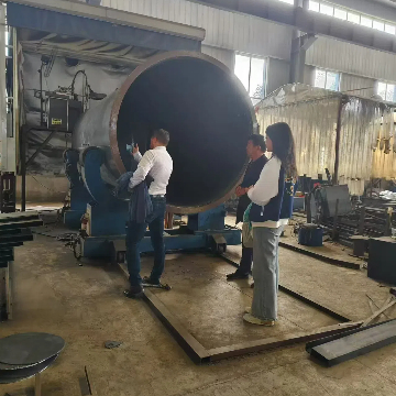 Кардарлар фабрикага келишет.jpg